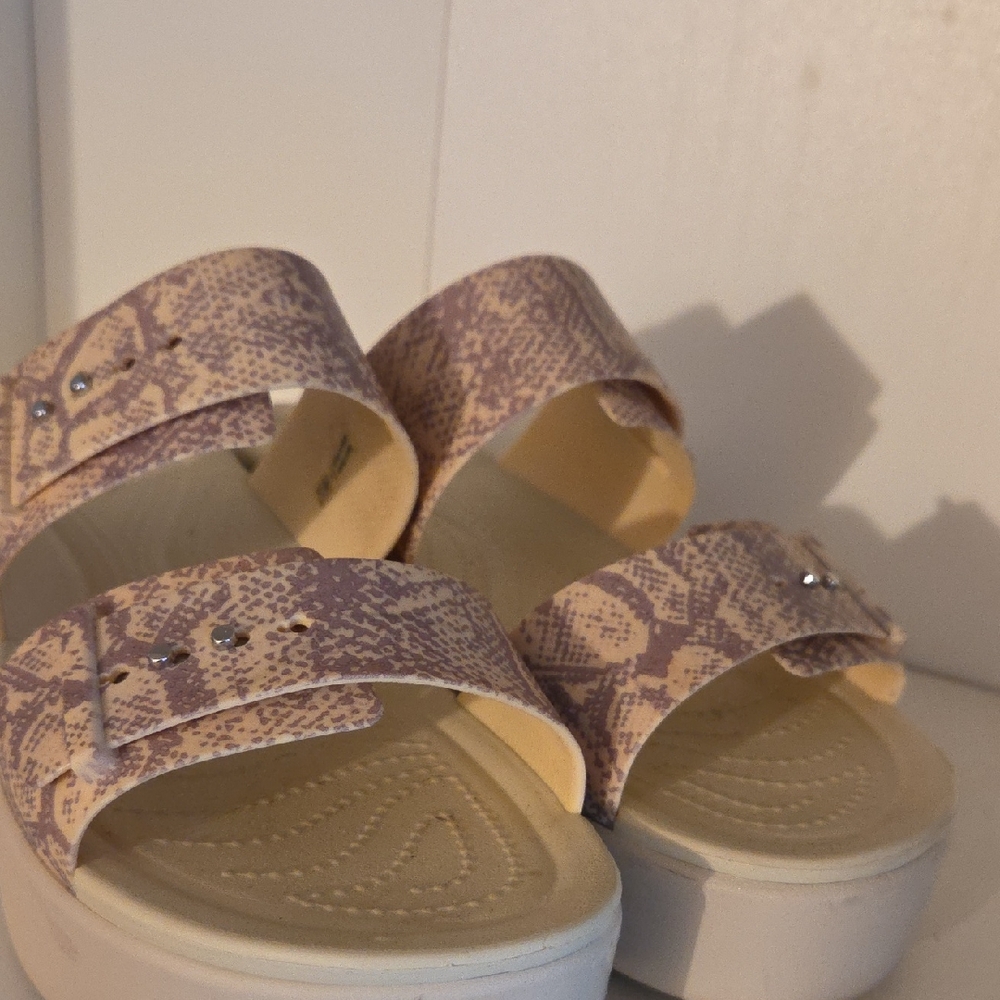 🌟CROCS Women's Sandals in Beige and Purple